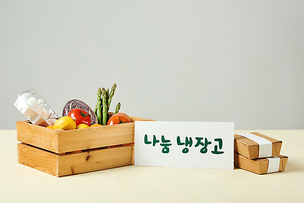 포토 JPG 스튜디오촬영 음식 채소 식재료 회색배경 실내 사람없음 상자 바구니 계란 희망 봉사 도움 사회이슈 도시락 사랑나눔 극복 기부 위기 코로나바이러스 국내포토 감정 백그라운드 컨셉 사랑 내부 알 회색 바이러스 나눔 파일형식