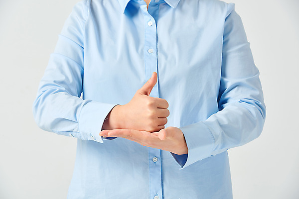 포토 JPG 스튜디오촬영 여자 40대 중년 회색배경 실내 한명 상반신 앞모습 희망 한국인 봉사 도움 사회이슈 감사 사랑나눔 극복 기부 위기 중년여자한명만 존경 코로나바이러스 덕분에챌린지 챌린지 델타변이바이러스 국내포토 1 감정 캠페인 뷰포인트 백그라운드 컨셉 사랑 사람 동양인 성인 내부 회색 바이러스 나눔 여자한명만 중년여자만 파일형식