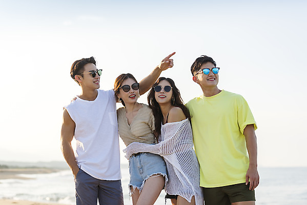 포토 JPG 주간 여자 남자 바다 여행 휴가 미소 손짓 여러명 상반신 20대 성인 해변 야외 앞모습 옆모습 여름 친구 여름휴가 바캉스 청춘 모래사장 선글라스 걷기 우정 한국인 자유 가리킴 해수욕장 즐거움 강원도 양양군 하조대해수욕장 성인만 국내포토 자연요소 계절 감정 안경 뷰포인트 다수 컨셉 관계 모션 한국 표정 사람 동양인 청년 양양 파일형식 여름_계절