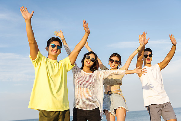 포토 JPG 주간 여자 남자 바다 여행 휴가 서기 미소 여러명 상반신 20대 성인 해변 야외 앞모습 여름 친구 여름휴가 바캉스 청춘 모래사장 선글라스 우정 한국인 자유 해수욕장 즐거움 손인사 강원도 양양군 하조대해수욕장 성인만 국내포토 자연요소 계절 감정 안경 뷰포인트 다수 컨셉 관계 모션 한국 표정 사람 동양인 청년 인사 양양 파일형식 여름_계절