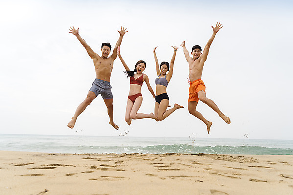 포토 JPG 주간 전신 여자 남자 수영복 바다 여행 팔벌리기 휴가 여러명 20대 성인 해변 야외 앞모습 옆모습 여름 친구 여름휴가 바캉스 청춘 모래사장 점프 우정 한국인 자유 해수욕장 즐거움 강원도 양양군 하조대해수욕장 성인만 국내포토 자연요소 옷 계절 감정 뷰포인트 다수 컨셉 관계 모션 한국 사람 동양인 청년 양양 파일형식 여름_계절