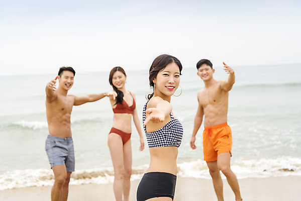 포토 JPG 주간 여자 남자 수영복 바다 여행 휴가 서기 여러명 상반신 20대 성인 해변 야외 옆모습 여름 친구 여름휴가 바캉스 청춘 모래사장 우정 한국인 자유 손내밀기 해수욕장 즐거움 강원도 권유 양양군 하조대해수욕장 성인만 국내포토 자연요소 옷 계절 감정 뷰포인트 다수 컨셉 관계 모션 한국 사람 동양인 손짓 청년 양양 파일형식 여름_계절
