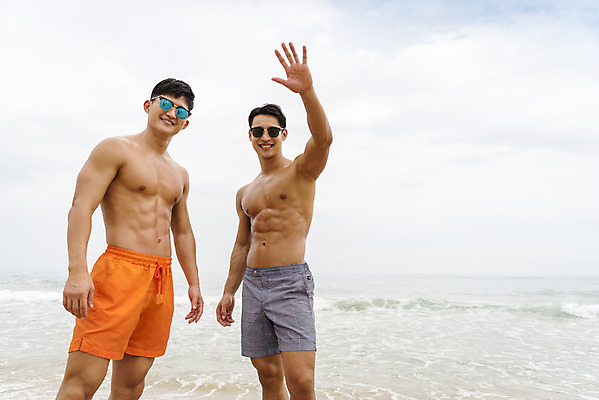 포토 JPG 주간 남자 수영복 바다 여행 휴가 서기 미소 상반신 20대 성인 해변 야외 두명 앞모습 여름 친구 여름휴가 바캉스 청춘 모래사장 선글라스 우정 한국인 자유 해수욕장 즐거움 손인사 강원도 양양군 하조대해수욕장 성인남자만 국내포토 자연요소 옷 계절 감정 안경 뷰포인트 컨셉 관계 모션 한국 표정 사람 동양인 청년 인사 양양 남자만 성인만 파일형식 여름_계절