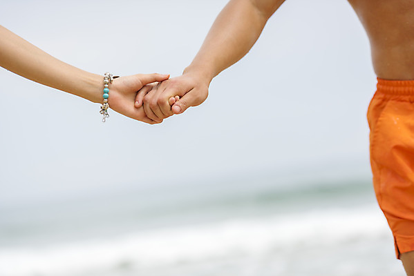 포토 JPG 주간 손 커플 여자 남자 수영복 바다 여행 휴가 상반신 20대 성인 해변 야외 두명 앞모습 신체부위 여름 여름휴가 바캉스 청춘 모래사장 손잡기 한국인 자유 해수욕장 즐거움 강원도 양양군 하조대해수욕장 성인만 국내포토 자연요소 옷 계절 감정 뷰포인트 컨셉 관계 모션 한국 사람 동양인 청년 양양 파일형식 여름_계절