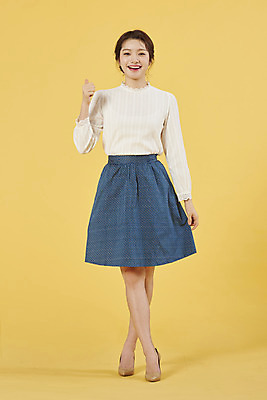 포토 JPG 스튜디오촬영 전신 우먼라이프 여자 행복 실내 한명 서기 미소 20대 성인 앞모습 쇼핑 한국인 엄지손가락 최고 노란배경 성인여자한명만 국내포토 1 라이프스타일 감정 뷰포인트 백그라운드 손가락 모션 표정 사람 동양인 청년 내부 노란색 여자한명만 성인여자만 파일형식