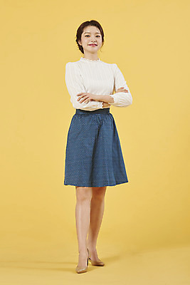 포토 JPG 스튜디오촬영 전신 우먼라이프 여자 행복 실내 한명 서기 미소 20대 성인 옆모습 쇼핑 팔짱 한국인 자신감 노란배경 성인여자한명만 국내포토 1 라이프스타일 감정 뷰포인트 백그라운드 모션 표정 사람 동양인 청년 내부 노란색 여자한명만 성인여자만 파일형식