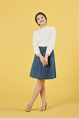 포토 JPG 스튜디오촬영 전신 우먼라이프 여자 행복 실내 한명 서기 미소 20대 성인 앞모습 쇼핑 한국인 수줍음 설레임 노란배경 성인여자한명만 국내포토 1 라이프스타일 감정 뷰포인트 백그라운드 모션 표정 사람 동양인 청년 내부 노란색 여자한명만 성인여자만 파일형식