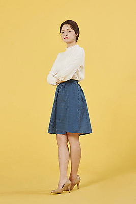 포토 JPG 스튜디오촬영 전신 우먼라이프 여자 실내 무표정 한명 서기 20대 성인 옆모습 쇼핑 팔짱 한국인 고민 노란배경 성인여자한명만 국내포토 1 라이프스타일 감정 뷰포인트 백그라운드 모션 표정 사람 동양인 청년 내부 노란색 여자한명만 성인여자만 파일형식