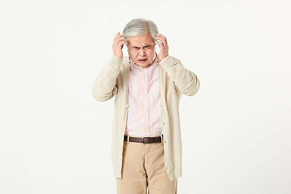 포토 JPG 스튜디오촬영 할아버지 노년 남자 실내 건강 관리 한명 서기 상반신 앞모습 실버라이프 건강관리 한국인 흰색 60대 괴로움 흰배경 건망증 치매 노인남자한명만 국내포토 1 라이프스타일 감정 뷰포인트 컬러 백그라운드 모션 사람 동양인 성인 내부 질병 남자한명만 노인남자만 파일형식