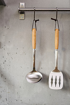 포토 JPG 스튜디오촬영 무료이미지 주방용품 실내 사람없음 주방 회색 국자 준비 뒤집개 국내포토 컬러 생활용품 내부 파일형식