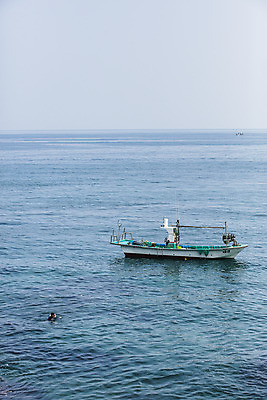 포토 JPG 주간 바다 여행 풍경 사람없음 야외 강원도 동해 속초 선박 외옹치해변 국내포토 자연요소 수상교통 한국 파일형식 속포