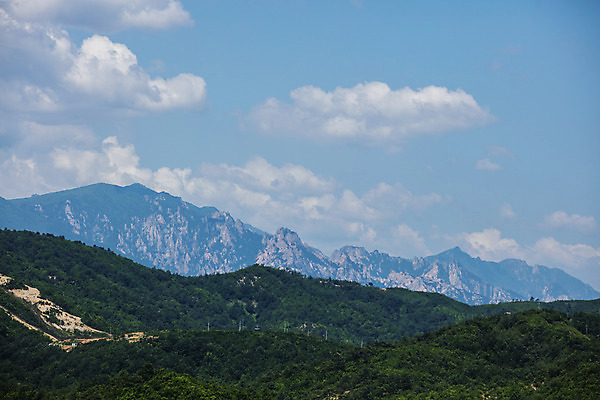 포토 JPG 주간 구름 여행 하늘 산 풍경 사람없음 야외 강원도 금강산 통일전망대 고성_강원도 국내포토 자연요소 한국 전망대 파일형식