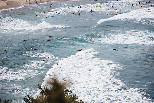 포토 JPG 주간 파도 바다 여행 등대 풍경 여러명 야외 서핑 강원도 양양군 죽도해변 국내포토 자연요소 다수 한국 사람 수상스포츠 양양 파일형식