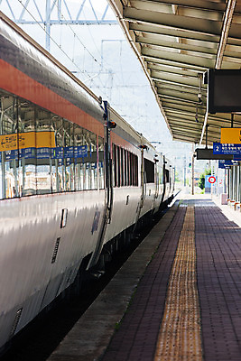 포토 JPG 주간 여행 풍경 사람없음 야외 기차 강원도 기차역 태백 국내포토 자연요소 육상교통 대중교통 한국 역 파일형식