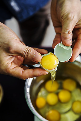 포토 JPG 주간 손 근접촬영 야외 신체부위 농장 경상북도 특산물 지역 김천 청란 국내포토 자연요소 뷰포인트 농업 사람 계란 경상도 파일형식