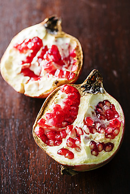 포토 JPG 주간 과일 단면 사람없음 야외 두개 전라남도 특산물 지역 석류 석류알 고흥 국내포토 자연요소 2 전라도 파일형식