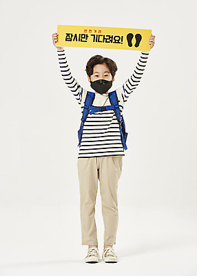 포토 JPG 스튜디오촬영 전신 배너 교육 남자 어린이라이프 초등학생 어린이 학교 책가방 실내 마스크 한명 서기 들기 누끼 안전 앞모습 스쿨라이프 한국인 사회이슈 흰배경 예방 등교 안전수칙 개학 방역 에듀 에듀케이션 전염병 소년한명만 스쿨팩 코로나바이러스 사회적거리두기 생활방역 감염예방 비말감염 델타변이바이러스 국내포토 1 학생 라이프스타일 캠페인 뷰포인트 백그라운드 컨셉 가방 모션 사람 동양인 내부 흰색 바이러스 질병 등하교 감염 남자한명만 소년만 파일형식