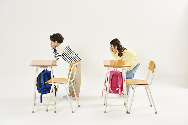 포토 JPG 스튜디오촬영 전신 여자 교육 남자 어린이라이프 초등학생 어린이 책가방 실내 누끼 두명 옆모습 스쿨라이프 한국인 흰배경 예방 화재 안전수칙 입가림 안전교육 에듀 에듀케이션 지진 어린이만 스쿨팩 국내포토 학생 라이프스타일 뷰포인트 백그라운드 가방 학교 안전 사람 동양인 내부 흰색 가림 자연재해 사건 파일형식