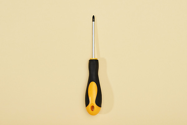 포토 JPG 스튜디오촬영 산업 실내 사람없음 하이앵글 한개 장비 도구 공구 드라이버 수리 작업도구 노란배경 플랫레이 국내포토 1 뷰포인트 백그라운드 내부 노란색 플랫 파일형식