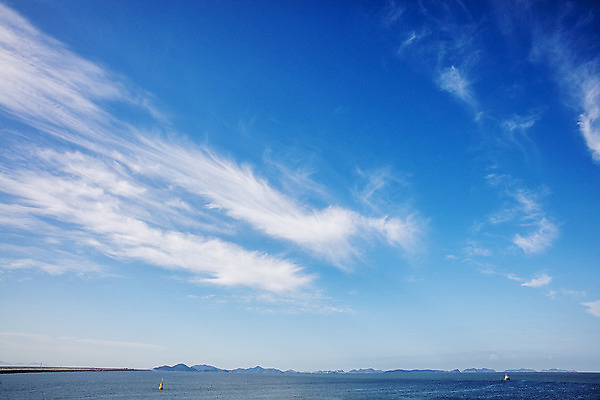 포토 JPG 주간 구름 바다 여행 하늘 한국 풍경 사람없음 야외 관광지 어선 전라북도 국내여행 군산 서해 비응항 국내포토 자연요소 아시아 배_교통 항구 전라도 파일형식