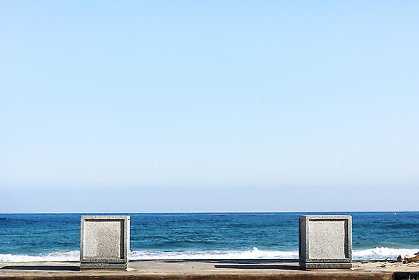 포토 JPG 주간 파도 바다 여행 의자 한국 풍경 해변 사람없음 야외 관광지 조형물 돌_바위 해수욕장 강원도 강릉 국내여행 주문진 국내포토 자연요소 아시아 가구 미술 파일형식