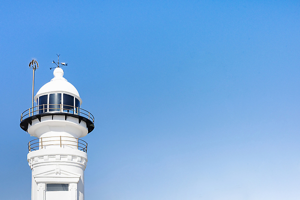 포토 JPG 주간 무료이미지 바다 여행 한국 등대 풍경 해변 사람없음 야외 관광지 조형물 강원도 강릉 국내여행 주문진 국내포토 자연요소 아시아 미술 해수욕장 파일형식
