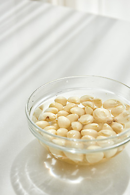 포토 JPG 접시 음식 식재료 재료 주방용품 실내 마늘 요리 근접촬영 사람없음 주방 재료손질 국내포토 식기 뷰포인트 생활용품 채소 내부 손질 파일형식