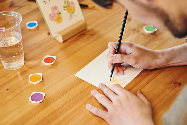 포토 JPG 교육 남자 문화 문화예술 실내 미술 한명 앉기 상반신 성인 취미 옆모습 30대 유행 물감 모임 한국인 붓 즐거움 그림 클래스 성인남자한명만 워라밸 국내포토 1 감정 뷰포인트 모션 사람 동양인 내부 장년 미술도구 신조어 남자한명만 성인남자만 파일형식