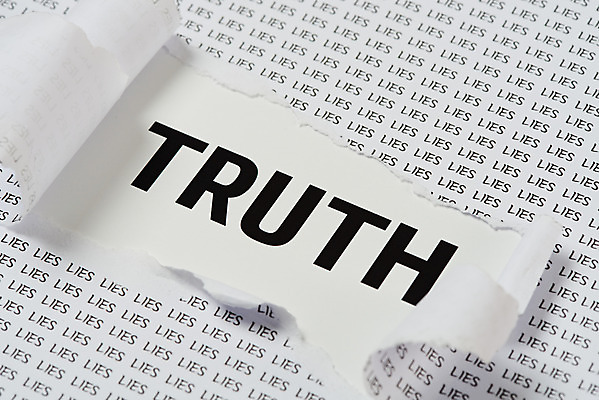 포토 JPG 스튜디오촬영 영어 종이 인터넷 모바일 실내 근접촬영 사람없음 흰색 뉴스 언론 찢어짐 소셜네트워크 진실 가짜뉴스 국내포토 문자 뷰포인트 컬러 모션 내부 파일형식