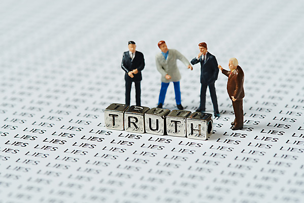 포토 JPG 스튜디오촬영 영어 인터넷 모바일 실내 사람없음 미니어처 흰색 퍼즐 뉴스 언론 거짓 소셜네트워크 진실 가짜뉴스 국내포토 문자 컬러 내부 모형 파일형식