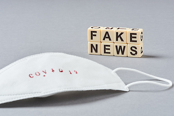 포토 JPG 스튜디오촬영 영어 인터넷 회색배경 모바일 실내 마스크 사람없음 뉴스 언론 거짓 소셜네트워크 가짜뉴스 델타변이바이러스 국내포토 문자 백그라운드 내부 회색 바이러스 파일형식