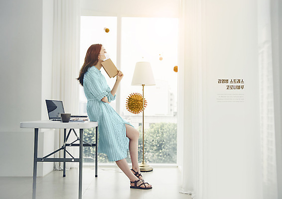 PSD 편집이미지 여자 마스크 한명 들기 사람 20대 성인 책 노트북 한국인 스탠드 바이러스 사회이슈 책상 걸터앉기 박테리아 성인여자한명만 코로나바이러스 코로나블루 델타변이바이러스 이미지편집 1 가구 컨셉 의학 모션 조명 앉기 동양인 청년 전자제품 신조어 여자한명만 성인여자만 파일형식