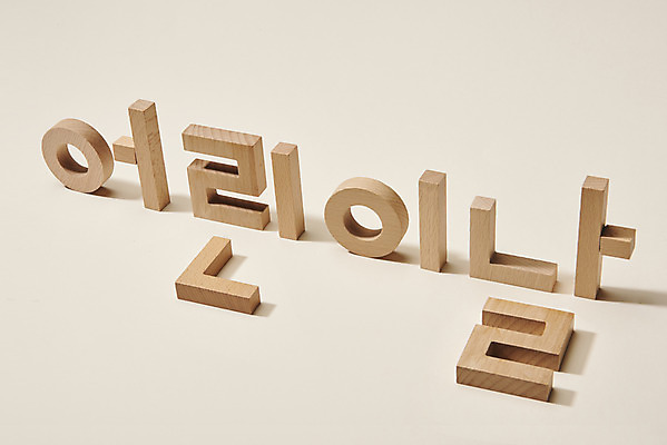 포토 JPG 스튜디오촬영 모양 문자 교육 실내 한글 사람없음 단어 블록 어린이날 흰배경 한글교육 언어교육 국내포토 기념일 백그라운드 내부 흰색 파일형식