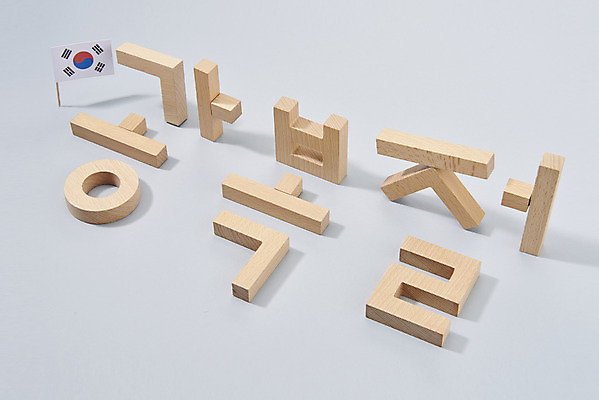 포토 JPG 스튜디오촬영 모양 문자 교육 실내 한글 사람없음 단어 블록 태극기 흰배경 한글교육 언어교육 광복절 국내포토 백그라운드 내부 공휴일 흰색 국기 국경일 파일형식