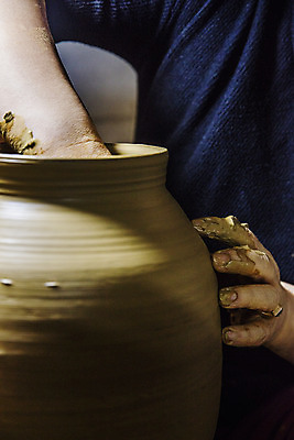 포토 JPG 주간 손 여행 한국 풍경 야외 신체부위 관광지 도자기 충청남도 도자기공예 공주 국내여행 분청사기 국내포토 자연요소 아시아 사람 공예 충청도 파일형식