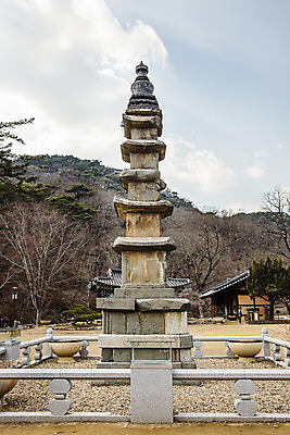 포토 JPG 주간 여행 한국 풍경 사람없음 야외 관광지 사찰 석탑 충청남도 공주 국내여행 마곡사 오층석탑 국내포토 자연요소 아시아 종교건축 탑 공주_충청남도 충청도 파일형식