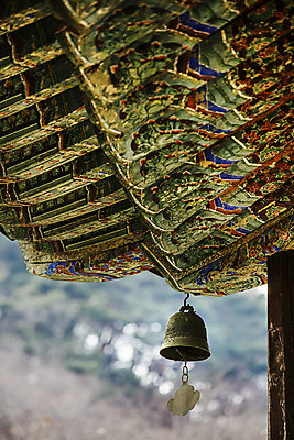 포토 JPG 주간 여행 한국 풍경 사람없음 야외 관광지 사찰 충청남도 단청 공주 국내여행 마곡사 풍경종 국내포토 자연요소 아시아 종교건축 종 공주_충청남도 충청도 파일형식