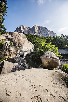 포토 JPG 주간 여행 산 한국 국립공원 풍경 사람없음 야외 관광지 바위 사찰 강원도 국내여행 설악산 속초 신흥사 계조암 국내포토 자연요소 공원 아시아 종교건축 돌_바위 암자 인제 파일형식