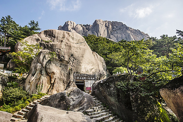 포토 JPG 주간 여행 산 한국 국립공원 풍경 사람없음 야외 관광지 바위 사찰 강원도 국내여행 설악산 속초 신흥사 계조암 국내포토 자연요소 공원 아시아 종교건축 돌_바위 암자 인제 파일형식