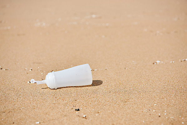 포토 JPG 주간 모래 바다 자연 해변 사람없음 야외 자연보호 환경 그린캠페인 환경오염 오염 쓰레기 플라스틱 사회이슈 수질오염 해양쓰레기 왕산해수욕장 국내포토 자연요소 캠페인 컨셉 재질 보호 해수욕장 생태계 인천 파일형식