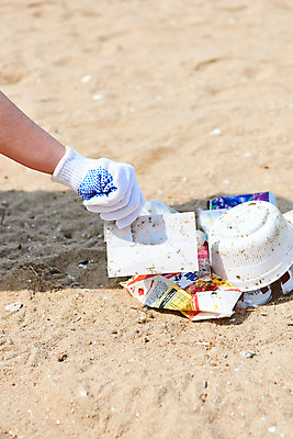 포토 JPG 주간 손 여자 모래 바다 자연 한명 20대 해변 야외 신체부위 자연보호 환경 그린캠페인 한국인 봉사 환경오염 오염 쓰레기 사회이슈 수질오염 해양쓰레기 왕산해수욕장 비치코밍 국내포토 자연요소 1 캠페인 컨셉 사람 동양인 청년 도움 보호 해수욕장 생태계 인천 파일형식