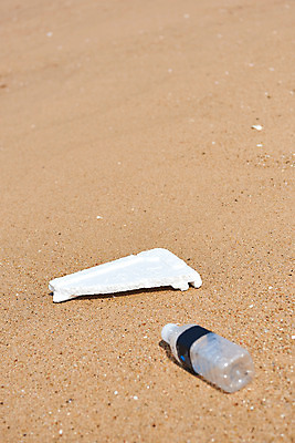 포토 JPG 주간 모래 바다 자연 해변 사람없음 야외 자연보호 환경 그린캠페인 환경오염 오염 쓰레기 사회이슈 페트병 수질오염 스티로폼 해양쓰레기 왕산해수욕장 국내포토 자연요소 캠페인 컨셉 보호 해수욕장 생태계 인천 병_담는 파일형식