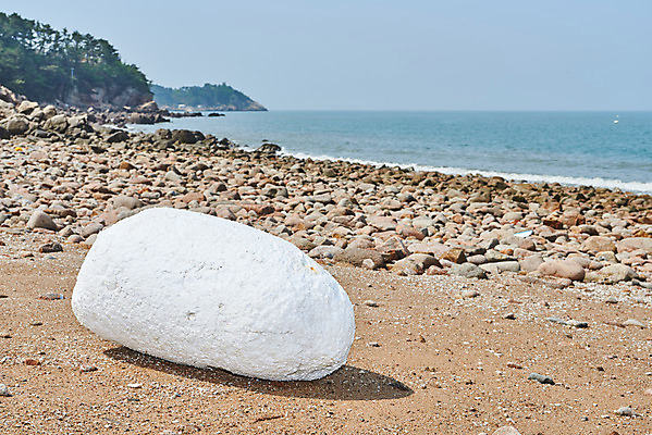 포토 JPG 주간 모래 바다 자연 해변 사람없음 야외 자연보호 환경 그린캠페인 환경오염 오염 쓰레기 사회이슈 수질오염 스티로폼 해양쓰레기 왕산해수욕장 국내포토 자연요소 캠페인 컨셉 보호 해수욕장 생태계 인천 파일형식