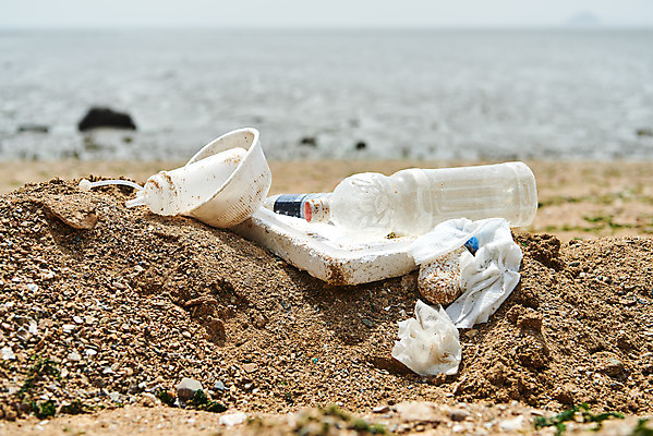 포토 JPG 주간 모래 바다 자연 해변 사람없음 야외 자연보호 환경 그린캠페인 환경오염 오염 쓰레기 사회이슈 페트병 수질오염 스티로폼 화성시 해양쓰레기 궁평해수욕장 국내포토 자연요소 캠페인 컨셉 보호 해수욕장 생태계 경기도 화성_경기도 병_담는 파일형식
