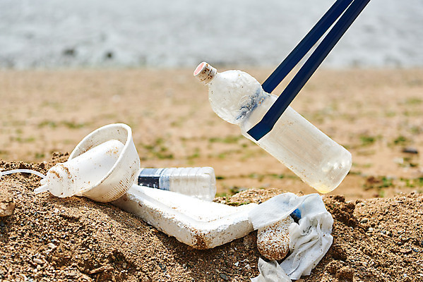 포토 JPG 주간 모래 바다 자연 집게 해변 사람없음 야외 자연보호 환경 그린캠페인 잡기 봉사 환경오염 오염 쓰레기 사회이슈 페트병 수질오염 스티로폼 화성시 해양쓰레기 궁평해수욕장 비치코밍 국내포토 자연요소 캠페인 컨셉 모션 도움 보호 해수욕장 생태계 경기도 화성_경기도 병_담는 파일형식