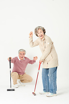 포토 JPG 스튜디오촬영 전신 여자 노년 남자 스포츠 가족 실내 건강 서기 경기 두명 앞모습 옆모습 실버라이프 운동 건강관리 노부부 한국인 60대 즐거움 흰배경 게이트볼 노인만 오팔세대 액티브시니어 국내포토 라이프스타일 부부 감정 뷰포인트 백그라운드 관계 모션 관리 사람 동양인 성인 내부 구기 흰색 세대 성인만 파일형식