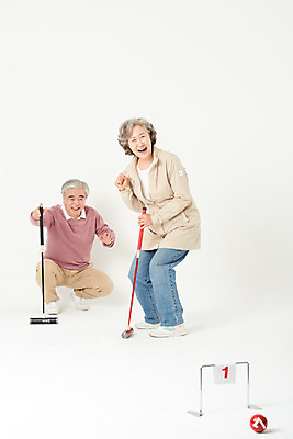 포토 JPG 스튜디오촬영 전신 여자 노년 남자 스포츠 가족 실내 건강 서기 경기 두명 앞모습 옆모습 실버라이프 운동 건강관리 노부부 한국인 60대 즐거움 흰배경 게이트볼 노인만 오팔세대 액티브시니어 국내포토 라이프스타일 부부 감정 뷰포인트 백그라운드 관계 모션 관리 사람 동양인 성인 내부 구기 흰색 세대 성인만 파일형식