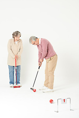 포토 JPG 스튜디오촬영 전신 여자 노년 남자 스포츠 가족 실내 건강 서기 경기 두명 앞모습 옆모습 실버라이프 운동 건강관리 노부부 한국인 60대 즐거움 흰배경 게이트볼 노인만 오팔세대 액티브시니어 국내포토 라이프스타일 부부 감정 뷰포인트 백그라운드 관계 모션 관리 사람 동양인 성인 내부 구기 흰색 세대 성인만 파일형식