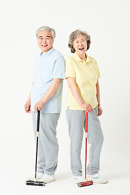 포토 JPG 스튜디오촬영 전신 여자 노년 남자 스포츠 가족 실내 건강 서기 웃음 경기 두명 옆모습 실버라이프 운동 건강관리 노부부 한국인 60대 즐거움 흰배경 게이트볼 노인만 오팔세대 액티브시니어 국내포토 라이프스타일 부부 감정 뷰포인트 백그라운드 관계 모션 표정 관리 사람 동양인 성인 내부 구기 흰색 세대 성인만 파일형식