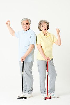 포토 JPG 스튜디오촬영 전신 여자 노년 남자 스포츠 가족 실내 건강 서기 경기 두명 옆모습 실버라이프 운동 건강관리 노부부 한국인 60대 즐거움 흰배경 게이트볼 노인만 오팔세대 액티브시니어 국내포토 라이프스타일 부부 감정 뷰포인트 백그라운드 관계 모션 관리 사람 동양인 성인 내부 구기 흰색 세대 성인만 파일형식